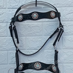 Horse Tack Set Dressage Sidepull Bitless Leather western Bridle with Reins and white padding on browband and noseband