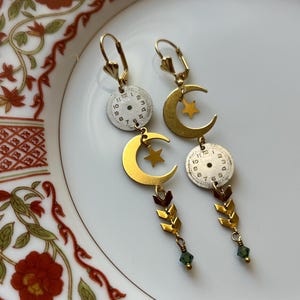 Pendientes con forma de esfera de reloj vintage, oro, latón, luna, steampunk, reutilizados, reciclados, desiguales, relojes, tiempo, cosplay, relojero, asimetría