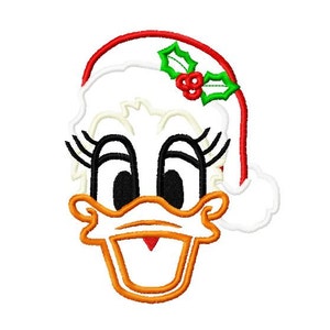 Pode incluir: Um pato de desenho animado usando um chapéu de Papai Noel vermelho e branco com azevinho verde e bagas vermelhas.