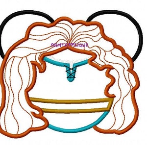 Może przedstawiać: Pomarańczowa i brązowa ilustracja w stylu kreskówkowym kobiety z długimi włosami, ubrana w niebieską i białą sukienkę z brązowym paskiem. Kobieta ma na sobie niebieską i białą sukienkę z brązowym paskiem. Ilustracja ma kształt koła z dwoma czarnymi kółkami po obu stronach.