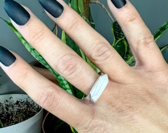 Small Quartz Point Ring, Sterling Silver Cocktail Ring, Quartz Protection Jewelry, Witch Aesthetic Jewelry, Clear Crystal Gemstone