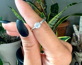 Moonstone Ring, Sterling Silver, Healing Crystals, Minimalist Crystal Ring, Moon Witch Jewelry, Energy Protection, Simple Gemstone Jewelry