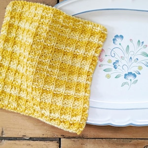KNITTING PATTERN: Waffle stitch dishcloth knitting pattern, knit dishcloth pattern, easy knitting pattern, beginner knitting pattern