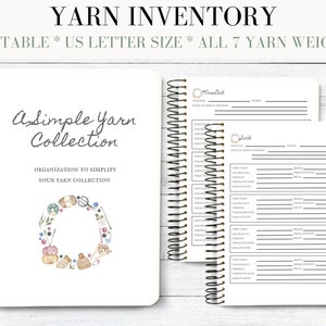 Könnte beinhalten: Ein weißes, spiralgebundenes Notizbuch mit dem Titel "A Simple Yarn Collection" und einer Aquarell-Illustration von Garn, Nadeln und anderen Bastelutensilien. Das Notizbuch ist dazu gedacht, eine Garnkollektion zu organisieren.