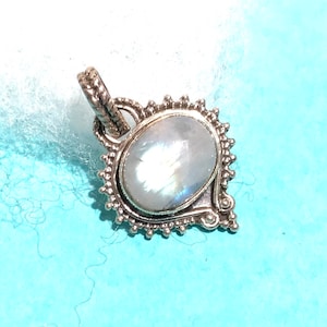 Moonstone Silver Pendant , Rainbow moonstone Jewelry , Moonstone Jewelry Silver Necklace ,