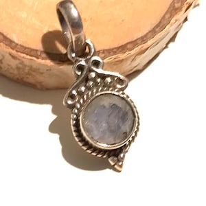 Moonstone Pendant, Dainty  Pendant, Silver Pendant , Rainbow moonstone Jewelry , Moonstone Jewelry Silver Necklace