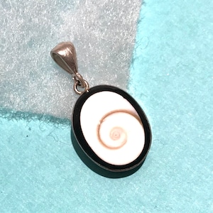 Shiva Eye Shell Pendant-Sterling Silver Pendant-Shell Pendant-Handmade Vintage Pendant-Ethnic-Hippy-Gypsy-LV86