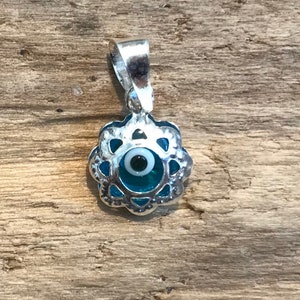 Amuleto de ojo malvado de plata esterlina: joyería protectora de cristal azul