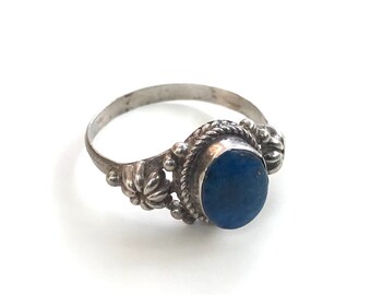 Anillo de lapislázuli ovalado hecho a mano: plata de ley, talla 8