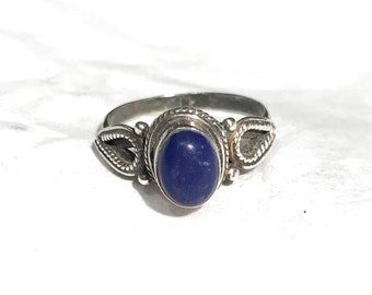 Anillo de lapislázuli ovalado hecho a mano en plata de ley - Talla 6.5