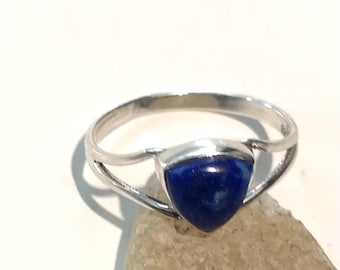 Anillo de lapislázuli en plata de ley: cabujón hecho a mano, talla 6.5