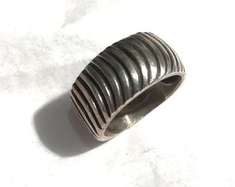 Silver Ring , Size 7 Sterling Silver Ring, Plain Silver Ring , Comfort Fit  Ring , Ladies Ring , Vintage Silver Band, stackable ring,