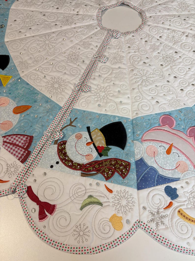 Winter Snowman Delight Quilted Tree Skirt GFTOHD12511