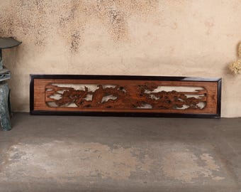 Ventana de popa japonesa antigua Ranma con halcón y pinos — Madera, 1920, Era Taisho (0 M-311-1)