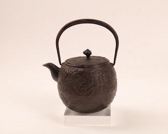 Vintage Japanese Iron Kettle for Sencha – Floral Engraving (24N-125-3)