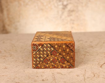 Vintage Japanese Yosegi-Zaiku Himitsu-Bako Secret Puzzle Box, Early Showa (1927-1945) | SKU: 26M-803-2
