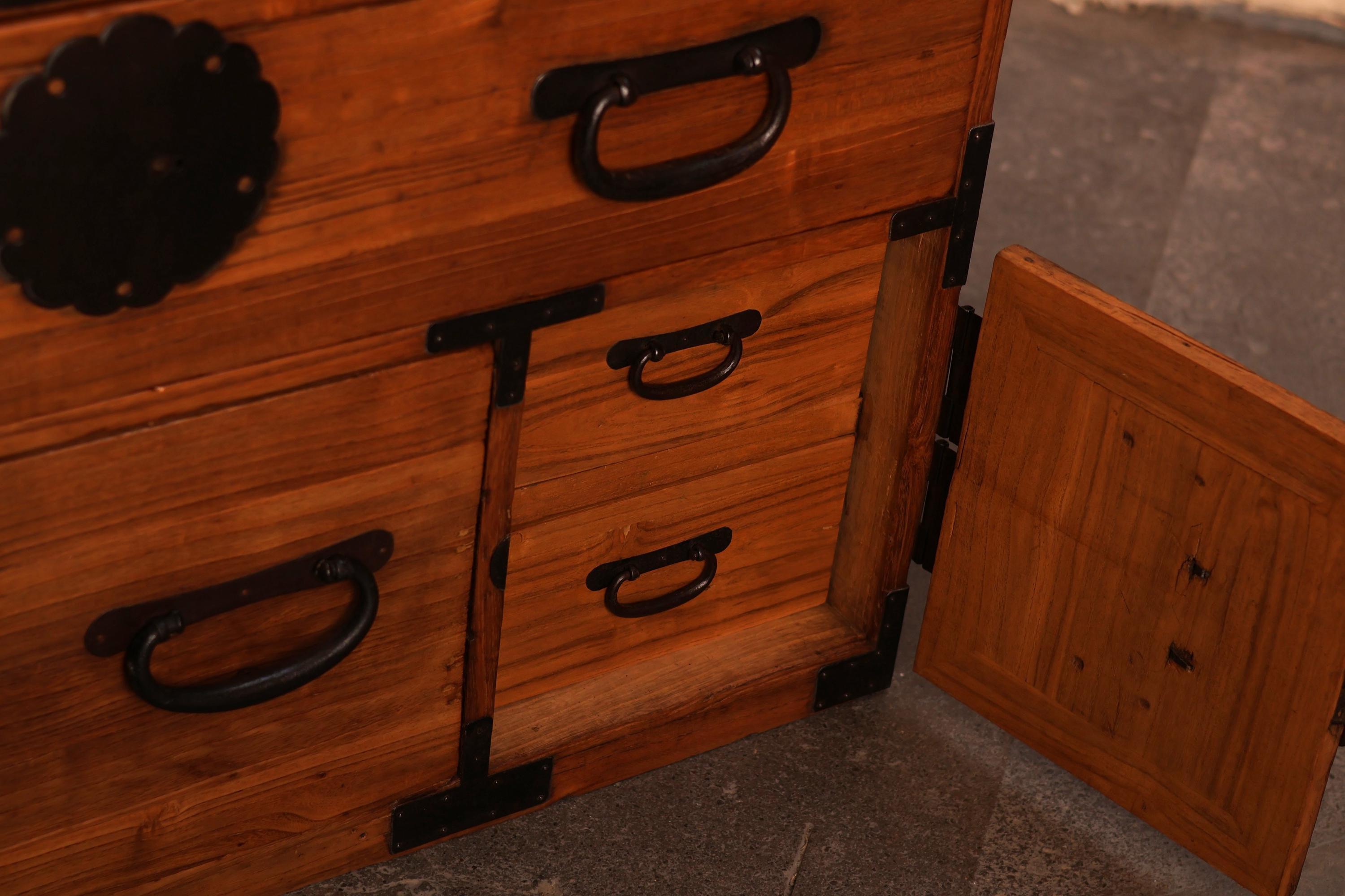 TANSU 箪笥 Traditional Japanese Cabinetry Tansu Traditional