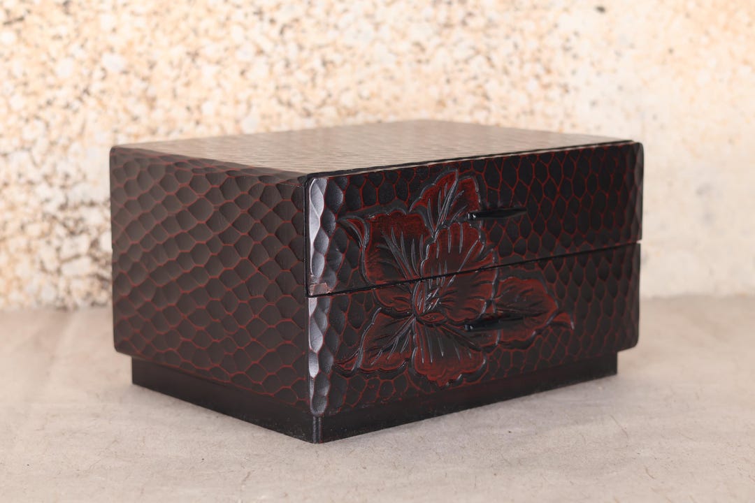 鎌倉彫 化粧箱 手彫り 小引出×2 和風整理箱 引出×2牡丹彫 鎌倉彫 化粧箱 手彫り 小引出×2 和風整理箱 牡丹彫