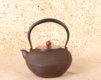 Antique Japanese Iron Kettle, 1927 - 1945 (Early Showa) | SKU: 26M-120-3