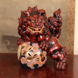 Vintage Japanese Kutani Shishi (Foo Dog) Statue — 1980s, Showa Era (SKU: 25M-403-4)