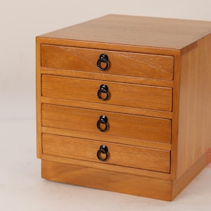 Japanese style jewelry box, hand made with solid kiri wood. (KB12)