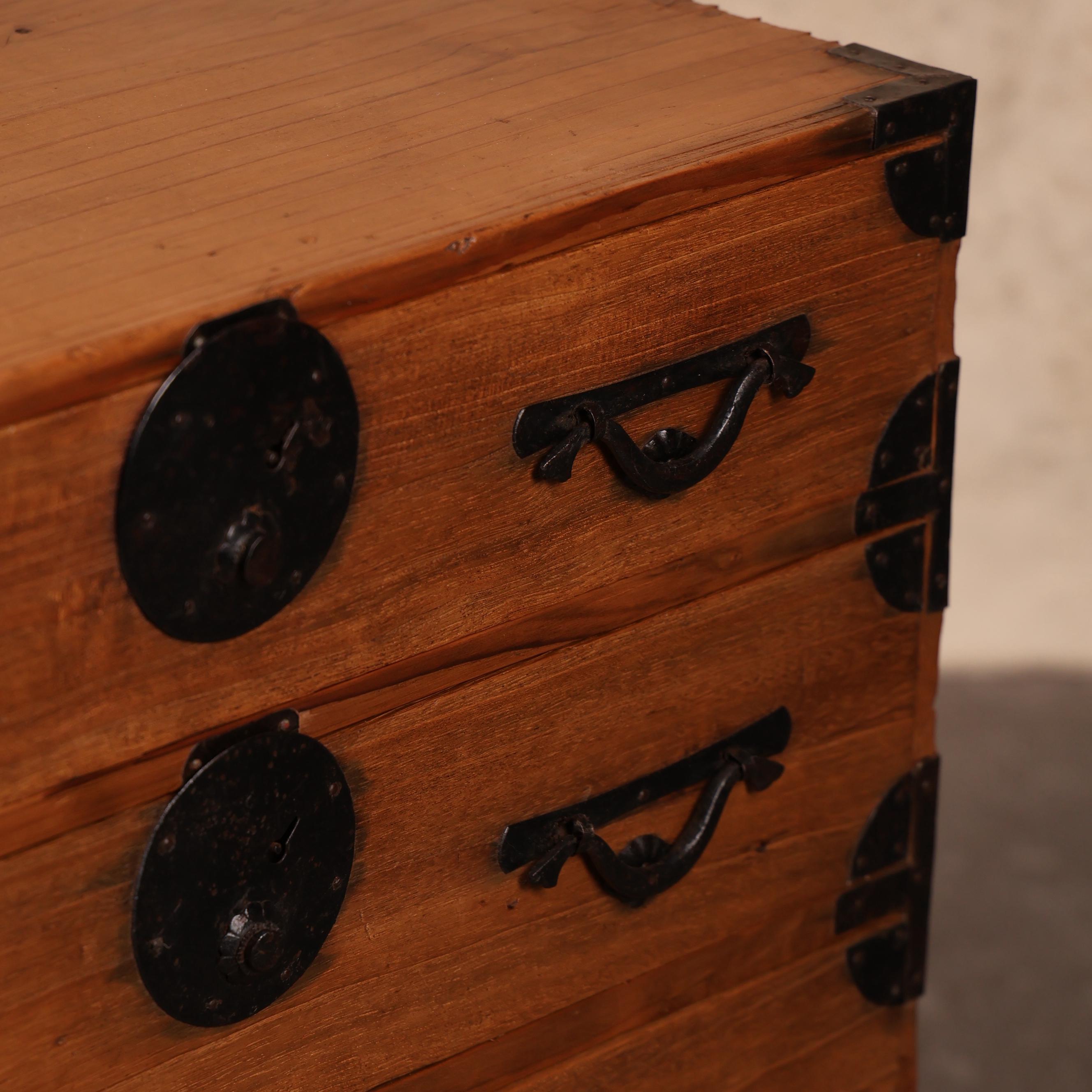 アンティークの小箪笥 - 小さな桐材のチェスト、1880年、明治時代 (SKU