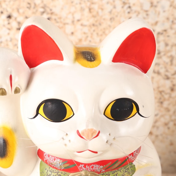 Vintage Japanese Maneki Neko Cat — Clay, 1980, Showa Era (SKU: 25S