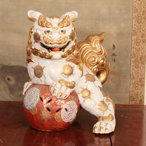 Vintage Japanese Kutani Shishi (Foo Dog) Statue — 1980s, Showa Era (SKU: 25M-403-1)