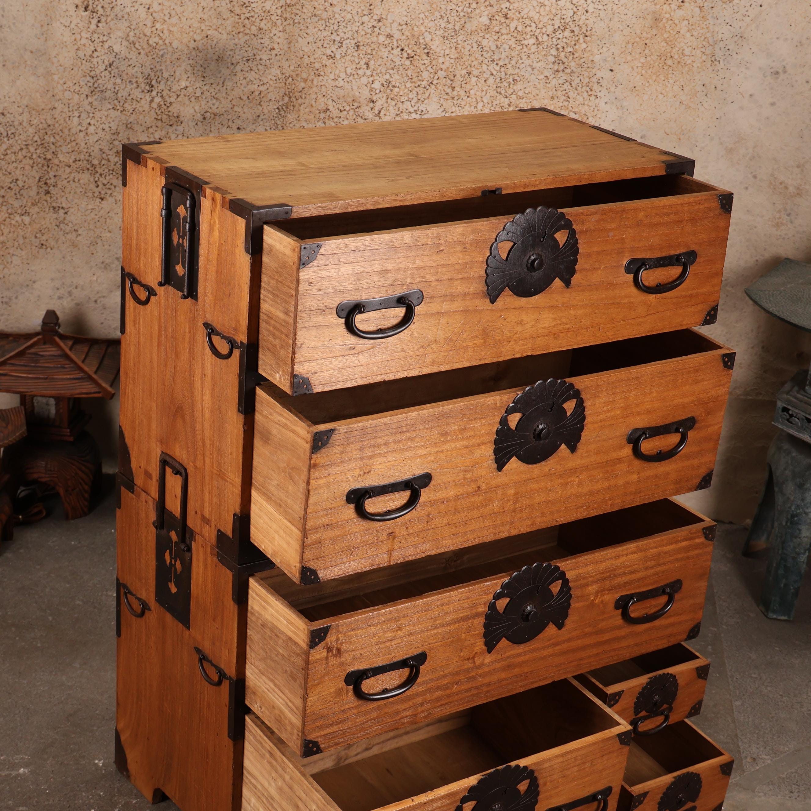 アンティーク桐着物箪笥：上金具付き和風チェスト - Etsy 日本