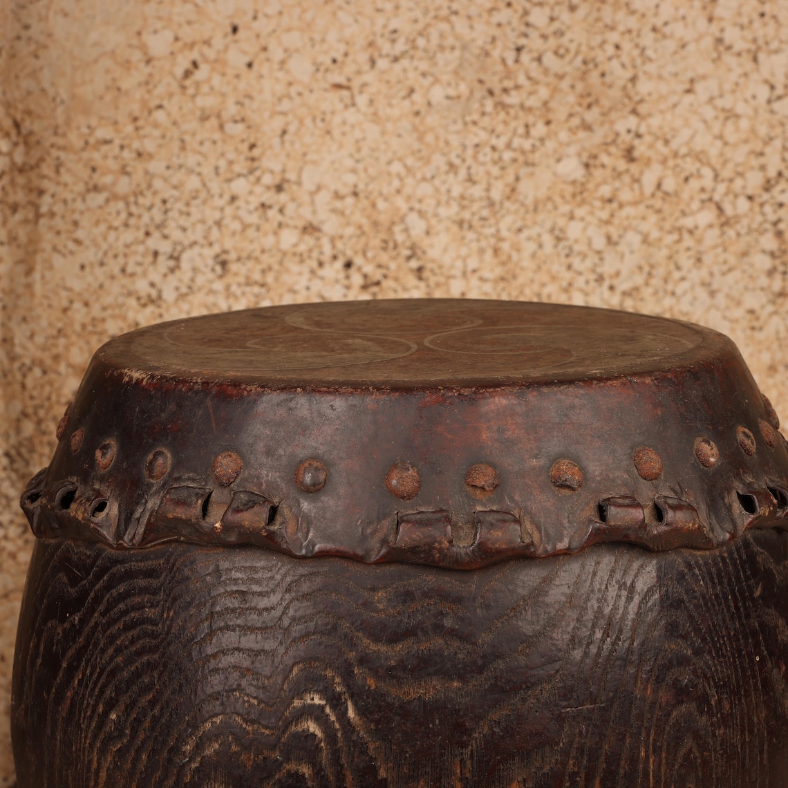 Antique Japanese Taiko Drum with Tomoe Mon Crest,Early Meiji circa 1868–1877 | SKU: 26M-720, foto 4 di 5