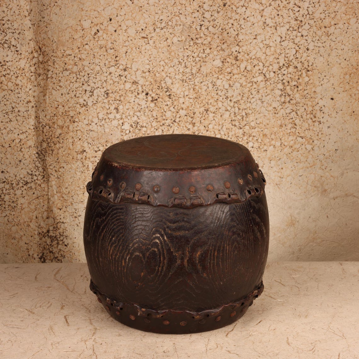 Antique Japanese Taiko Drum with Tomoe Mon Crest,Early Meiji circa 1868–1877 | SKU: 26M-720, foto 3 di 5