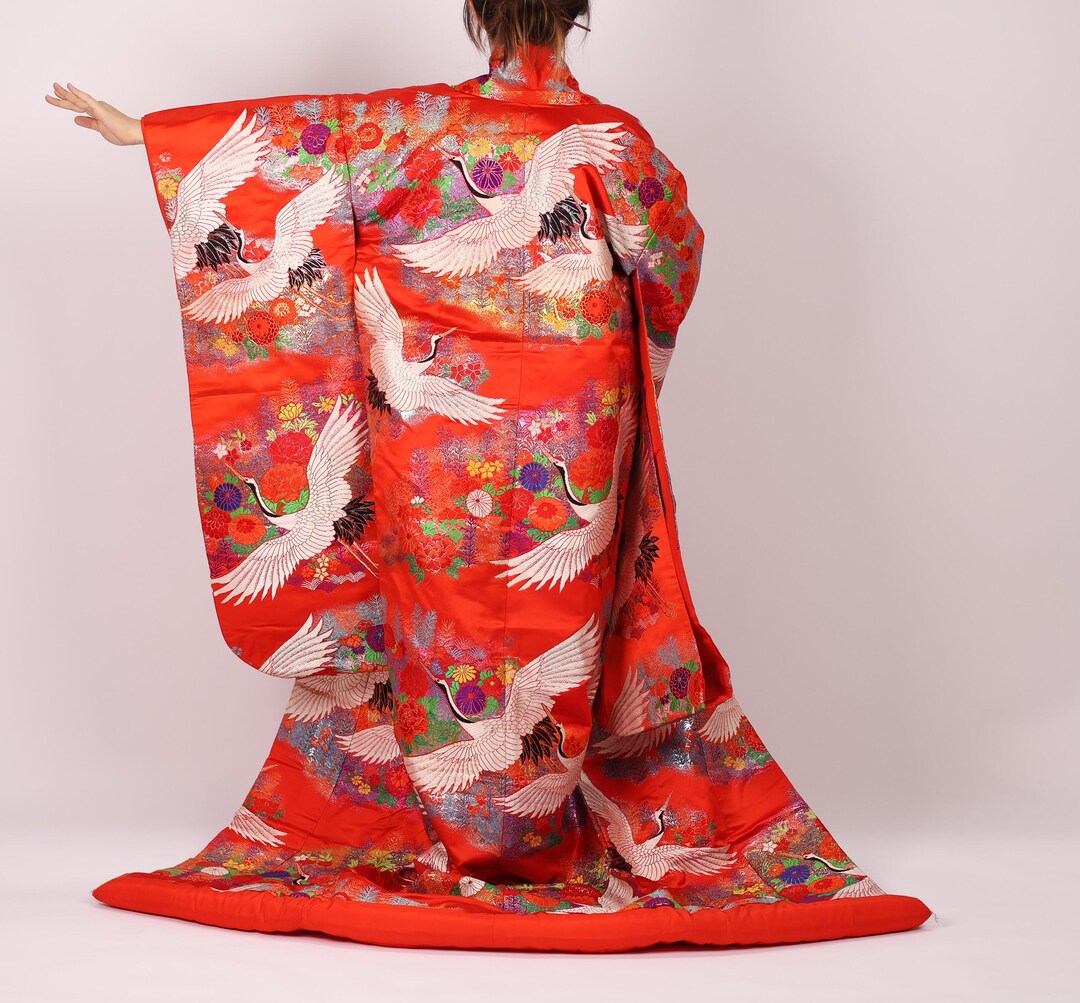 [希少本]Die schönsten Kimonos Children's Japanese Kimono Adorable Cherry Blossom Dress for