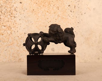 アンティークミニブロンズ獅子像（地球儀に寄りかかる）（24J-539