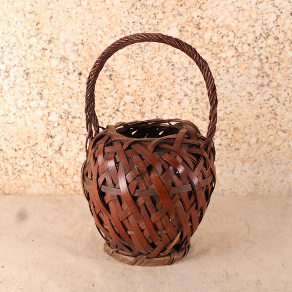 アンティーク　籠　old bamboo basket Antique Japanese Flower Basket — Bamboo, 1920, Taisho Era (SKU