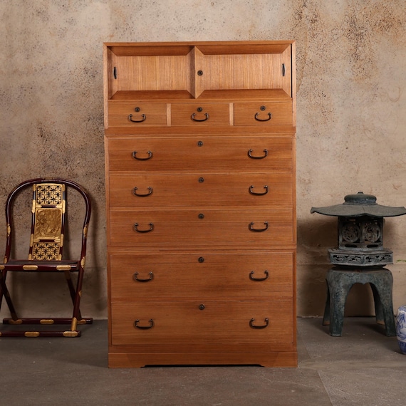 【値下げしました】着物　桐箪笥　年代物 アンティーク日本の着物箪笥 — 桐ノ木、1920年、大正時代 (SKU: 25 M