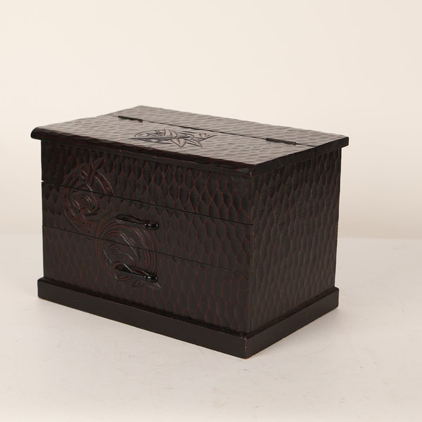 Japanese Lacquer Sewing Box Kamakura Carving (24A-33-1)
