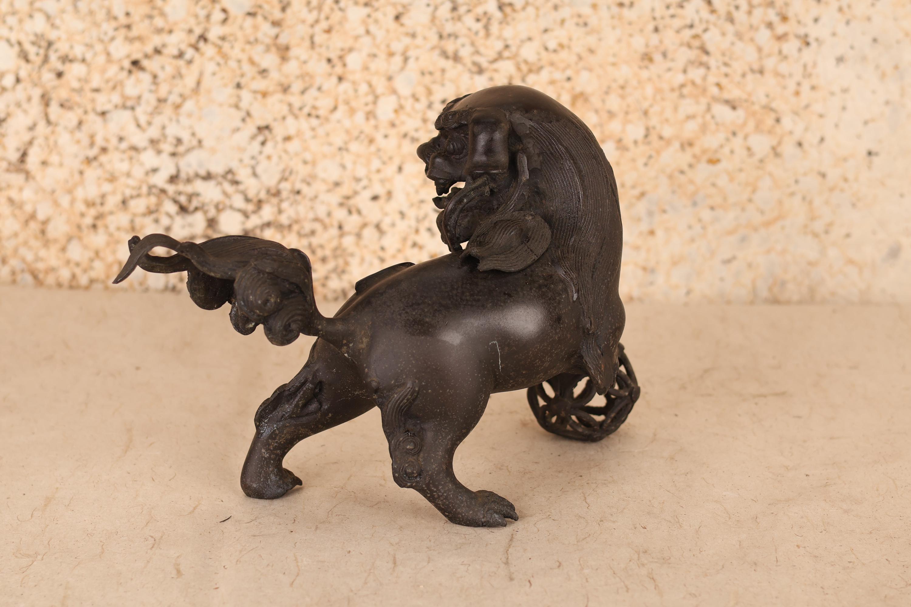 アンティークブロンズ製 地球儀に寄りかかる獅子像（24N-57） - Etsy 日本