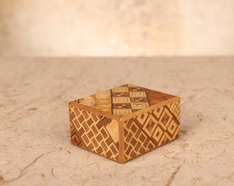 Vintage Japanese Yosegi-Zaiku Marquetry Sliding-Lid Box, Late Showa (1966-1989) | SKU: 26M-803-3