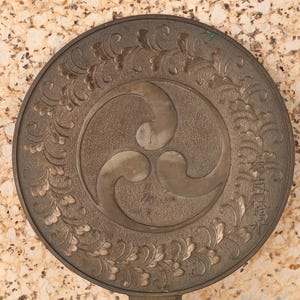 Japanese vintage bronze mirror from 1850s. (24J-354-7）