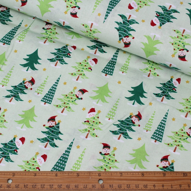 Per Metre Christmas Patchwork 100/% Cotton Fabric with Trees /& Reindeer Print