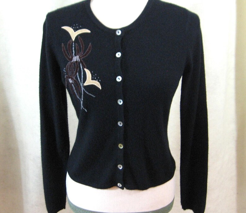 Free People Vintage Embellished Sweater with Applique Design Bild 2