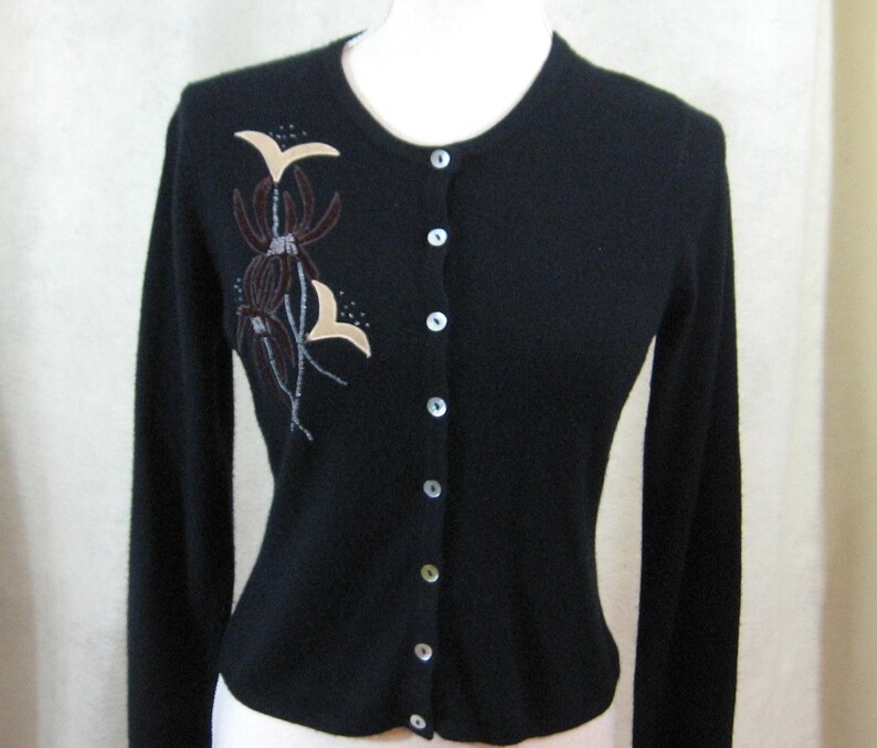 Free People Vintage Embellished Sweater with Applique Design Bild 4