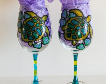 Hand painted wine glass/ Sea turtles/ Loggerhead turtles/Summer wine glass/party wine glass/stained glass