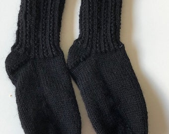 Hand Knit Child's Socks size Small (CSMG16)