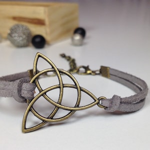 Celtic triangle bracelet 24 colors Triquetra bracelet Trinity bracelet Celtic knot bracelet Irish knot charm Triquetra charm Celtic bracelet