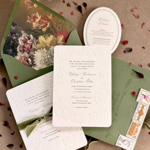 Juego de invitaciones de boda con borde en relieve ciego: impresión digital, forro para sobre, cinta.
