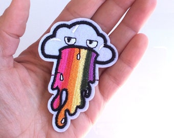 Patch nuvola arcobaleno LGBTQ toppa termoadesiva ricamata