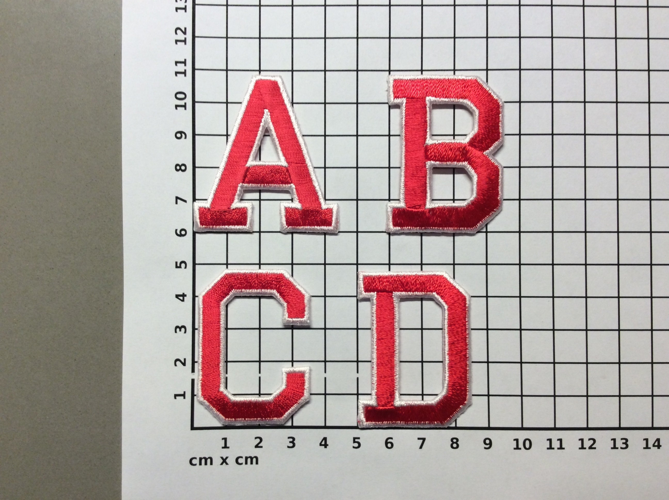 Patch Alfabeto da Cucire - Lettere ricamate A-Z per cappelli, giacche, camicie - progetti di cucito fai da te (52 pezzi