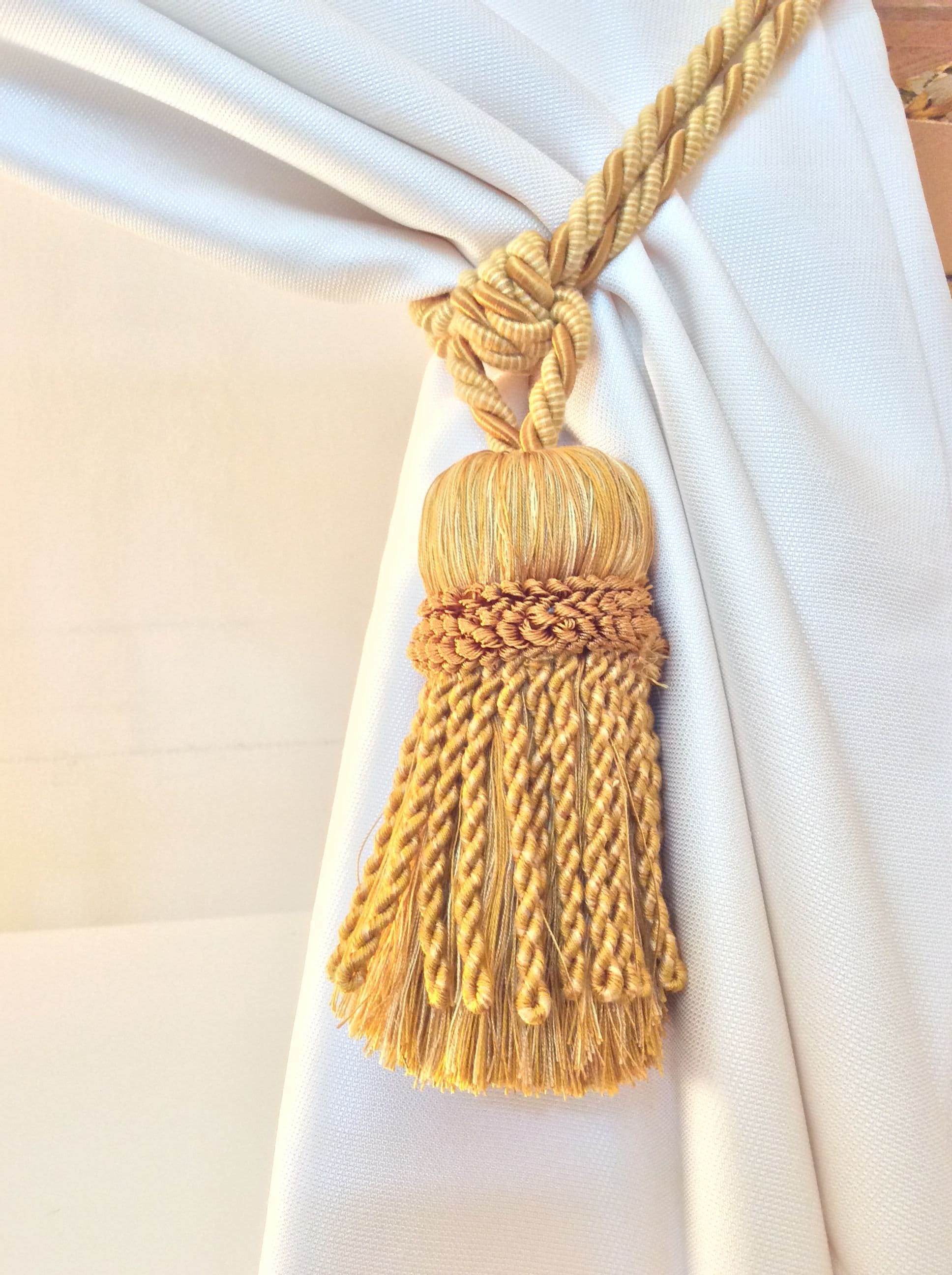 2pcs GOLD TASSELS Conso 2 LUXURY Decorative Key Tassels for Curtains,  Cushion, Home Decoration, Lamps & Embellishments H15 -  Hong Kong