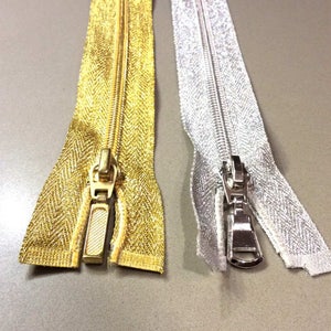 Cerniera lampo chiusura zip zipper lurex oro argento plastica 5mm divisibile singolo cursore lunghezza 80 centimetri immagine 1